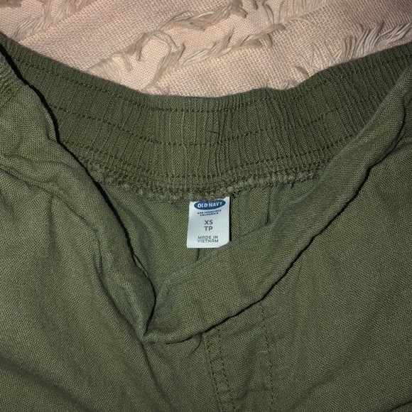 cute Old Navy shorts with pockets - Picture 2 of 3